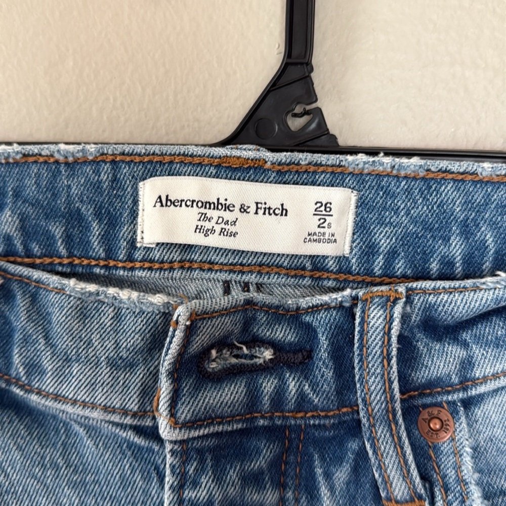 Abercrombie & Fitch the Dad High Rise Relaxed Light Blue Jeans 26/2 - Picture 2 of 6